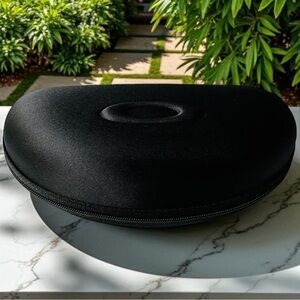 Oakley Black Soft Vault Sunglasses Case Hollow Zippered with Sunglasses Bag